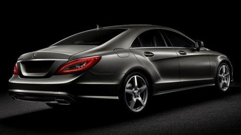 Na diverse uitgelekte brochures stuurt Mercedes nu de eerste officile foto's van de nieuwe CLS de wereld in. De vierdeurs coup debuteert op de autosalon van Parijs en staat begin volgend jaar bij de