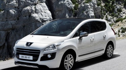 Peugeot rolt in het voorjaar van 2011 de allereerste dieselhybride ter wereld bij de dealers binnen: de 3008 HYbrid4. In Parijs kunnen we de vierwielaangedreven crossover met z'n allen bewonderen.