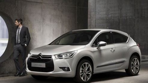 De Citron DS-lijn krijgt steeds meer vorm. Na de DS3 is dit de tweede telg aan het DS-firmament, de DS4. In Parijs kunnen we hem in levenden lijve bewonderen maar nu zijn er nieuwe officile beelden 