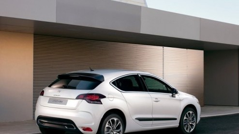 De Citron DS-lijn krijgt steeds meer vorm. Na de DS3 is dit de tweede telg aan het DS-firmament, de DS4. In Parijs kunnen we hem in levenden lijve bewonderen maar nu zijn er nieuwe officile beelden 