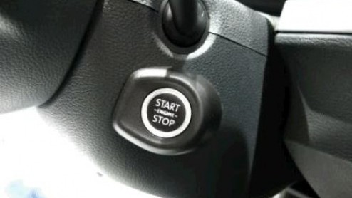 Het automatische vergrendeling- en startsysteem van Volkswagen KESSY is nu ook beschikbaar voor de Golf, de Scirocco en de Tiguan. Met de sleutel op zak kan dit trio gemakkelijk worden geopend en 