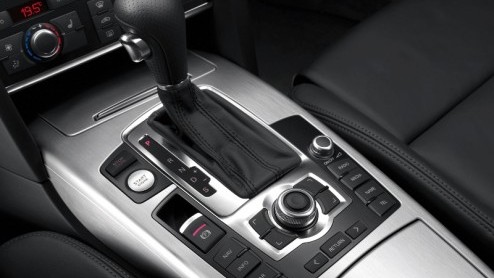Vanaf nu levert Audi de A6 desgewenst af met een Multitronic of Tiptronic-automaat zonder maar een cent extra kosten in rekening te brengen. Bovendien kunnen de Business Edition- en Pro Line S-uitvoer