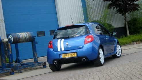 In een tijd van downsizing en turbokracht zijn veel pks onder de kap een fluitje van een cent te realiseren. Steeds vaker worden we verwend met klein maar krachtig, soepel en zuinig. In die optiek