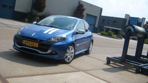In een tijd van downsizing en turbokracht zijn veel pks onder de kap een fluitje van een cent te realiseren. Steeds vaker worden we verwend met klein maar krachtig, soepel en zuinig. In die optiek