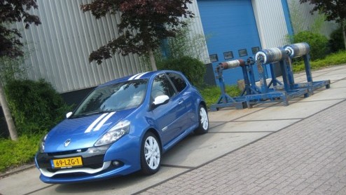 In een tijd van downsizing en turbokracht zijn veel pks onder de kap een fluitje van een cent te realiseren. Steeds vaker worden we verwend met klein maar krachtig, soepel en zuinig. In die optiek