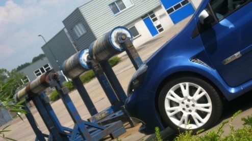 In een tijd van downsizing en turbokracht zijn veel pks onder de kap een fluitje van een cent te realiseren. Steeds vaker worden we verwend met klein maar krachtig, soepel en zuinig. In die optiek