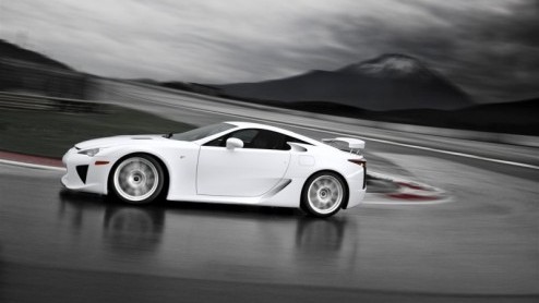 Voor het eerst is de LFA, Lexus supersportauto, in Nederland te bewonderen. Hoewel de auto pas eind dit jaar in productie gaat, verschijnt er een demonstratiemodel toegezegd aan de organisatie van he