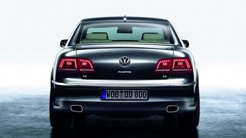 Nadat Volkswagen eerder het doek van de vernieuwde Phaeton af haalde is het nu tijd voor de prijzen. De ondergewaardeerde luxe-limousine is met keuze uit drie benzinemotoren of een diesel vanaf nu ver