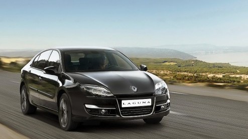 Renault vindt het de tijd de Laguna een faceliftje te geven. Voor de uiterlijke vernieuwing lijkt dat begrip nogal letterlijk te zijn genomen. Dit zijn de eerste beelden, van zowel de hatchback als de