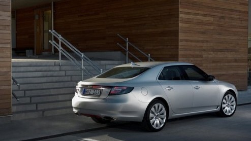 Twee maanden na de lancering van de Saab 9-5 Sedan, wordt het motorenaanbod verdubbeld door de introductie van drie nieuwe motoren, waaronder een biturbodiesel en een 1.6 liter turbomotor. Naar wens i