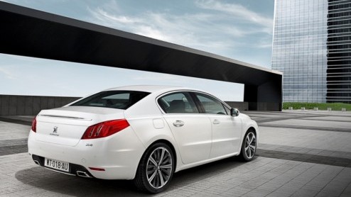 In aanloop naar de officile presentatie van de Peugeot 508 is er nu meer over de Franse middenklasser te vertellen. Peugeots nieuwe telg biedt meer ruimte en elegantie, wordt leverbaar met een extra