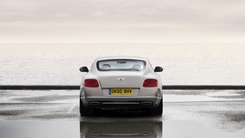 Bentley heeft de Continental GT vernieuwd. Naast een gemoderniseerd uiterlijk en opgewaardeerde cabine wint de machtige W12 aan kracht. Volgend jaar komt er een splinternieuwe 4.0 V8 in de gelederen.