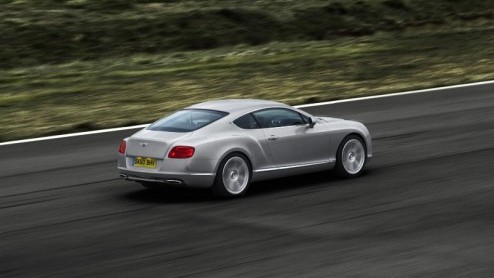 Bentley heeft de Continental GT vernieuwd. Naast een gemoderniseerd uiterlijk en opgewaardeerde cabine wint de machtige W12 aan kracht. Volgend jaar komt er een splinternieuwe 4.0 V8 in de gelederen.