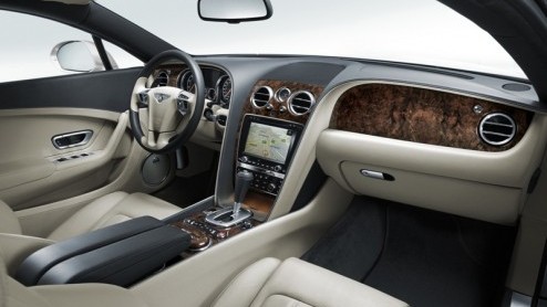 Bentley heeft de Continental GT vernieuwd. Naast een gemoderniseerd uiterlijk en opgewaardeerde cabine wint de machtige W12 aan kracht. Volgend jaar komt er een splinternieuwe 4.0 V8 in de gelederen.