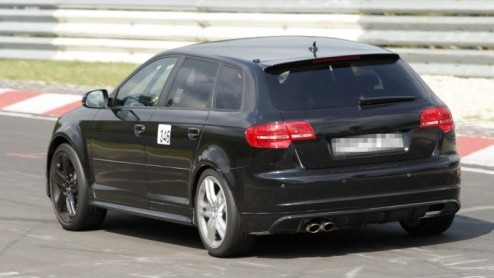 Audi heeft het aantal sportieve S en RS-modellen met de komst van de A5 in diverse varianten gestaag uit kunnen breiden. Van de compacte A3 was er al een S3, maar nog geen RS3. Deze beelden en de vide