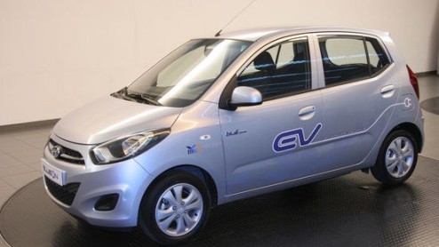 Dit lijkt een vernieuwde Hyundai i10, maar dat is het niet. Het is de BlueOn van Hyundai, hun eerste volledig elektrisch aangedreven auto. In Parijs kunnen we 'm in levende lijve aanschouwen.