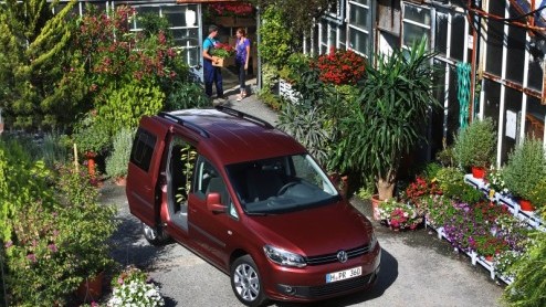 Volkswagen verpakt de meeste ruimte voor het minste geld in een Caddy. Zowel de bestel- als personenuitvoering is onlangs in een gemoderniseerd jasje gestoken met een nieuw gezicht, volwassen uitrusti