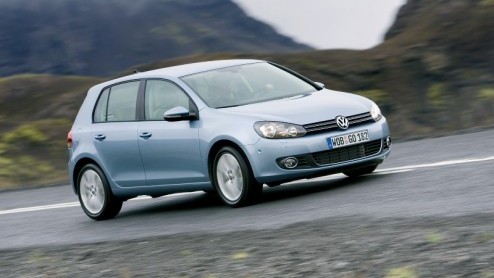 Vorige week liep alweer de 15 miljoenste Golf uit Wolfsburg van de band, een rode GTI om precies te zijn. Totaal staat de teller nu op 27 miljoen, want ook in China, Mexico en Brazillie rolt de popula