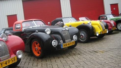 Wel eens van Burton gehoord? De Nederlandse sportwagenfabrikant van  kort gezegd  klassieke roadsters op basis van een Citron 2CV vierde afgelopen zondag haar 10 jarig bestaan. Het feestelijke jubi