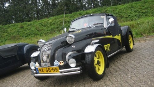 Wel eens van Burton gehoord? De Nederlandse sportwagenfabrikant van  kort gezegd  klassieke roadsters op basis van een Citron 2CV vierde afgelopen zondag haar 10 jarig bestaan. Het feestelijke jubi