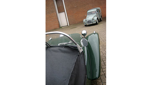 Wel eens van Burton gehoord? De Nederlandse sportwagenfabrikant van  kort gezegd  klassieke roadsters op basis van een Citron 2CV vierde afgelopen zondag haar 10 jarig bestaan. Het feestelijke jubi