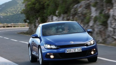 Tegelijkertijd met de intrede van voordelige optiepakketten voor de Passat CC doet Volkswagen een soort gelijk kunstje bij de Scirocco. De nieuwe Executive (Plus) en Dynamic pakketten zijn tijdelijk a