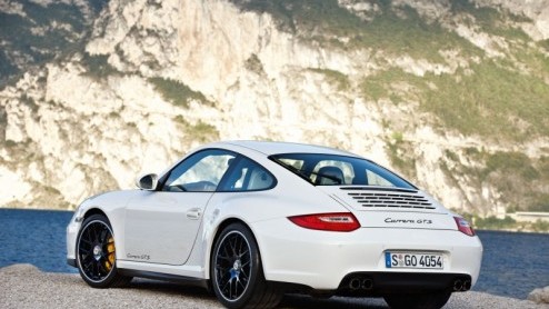 Met de nieuwe Porsche 911 Carrera GTS presenteert Porsche het nieuwe topmodel van het Carrera-modellenprogramma. De nieuwkomer neemt met 408 pk een plaatsje tussen de 911 Carrera S en GT3 en komt als 