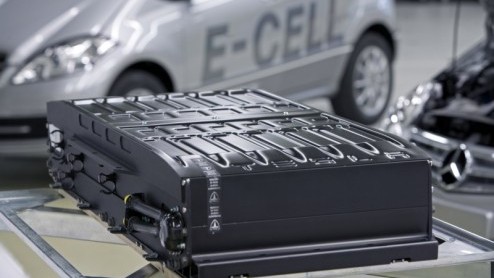 Tijd voor elektrisch vervoer in een vijfpersoons auto? Mercedes-Benz presenteert de A-Klasse E-CELL, met een 95 pk sterke elektromotor en 200 km actieradius. Aan ruimte is evenmin gebrek.