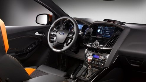 Ford steelt de show in Parijs met de onthulling van de Focus ST, die in 2012 op de markt komt. De geliefde sporthatch ruilt een cilinder in maar krijgt natuurlijk wel meer vermogen; 250 pk om precies 