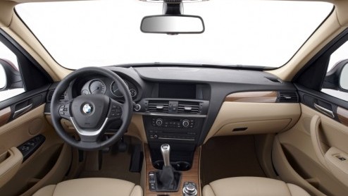 Twintig november komt de nieuwe BMW X3 naar ons land. Hoogste tijd dus om de prijzen bekend te maken; ze beginnen bij 51.735 euro en voor dat bedrag staat de xDrive20d diesel klaar.