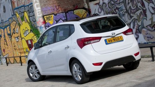 Bij Hyundai draait de ontwikkelings- (en marketingafdeling) op volle toeren. Kort geleden kregen zowel de i20 als i30 een update en is het motorgamma van de ix35 uitgebreid met een zuinige 1.6 GDI ins