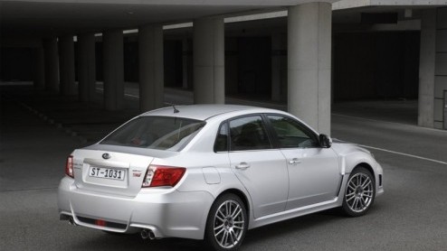 Subaru levert hun WRX STi nu ook als sedan en herstelt daarmee de traditie van hun sportieve topmodel. Hij  de snelste ooit - verschijnt nog deze maand in twee uitvoeringen bij ons op de markt, voor