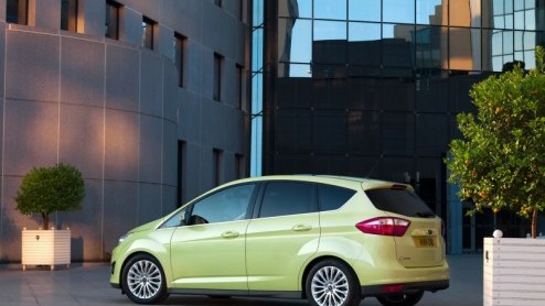 Volgende maand gaan we rijden met de nieuwe Focus C-MAX en Grand C-MAX. Vandaag maakt Ford de complete line-up en prijzen bekend. C-MAX-en kan vanaf 24.130 euro en 25.380 euro in de zevenzits-versie m