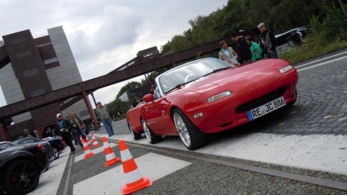 De grootste appeltaart, de oudste vrouw, de snelste productieautohet Guiness Book of World Records staat vol met (bijzondere) feiten, mijlpalen en wetenswaardigheden. Mazda trommelde zon 600 doorwin
