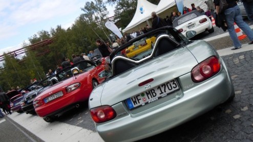 De grootste appeltaart, de oudste vrouw, de snelste productieautohet Guiness Book of World Records staat vol met (bijzondere) feiten, mijlpalen en wetenswaardigheden. Mazda trommelde zon 600 doorwin