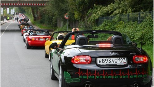 De grootste appeltaart, de oudste vrouw, de snelste productieautohet Guiness Book of World Records staat vol met (bijzondere) feiten, mijlpalen en wetenswaardigheden. Mazda trommelde zon 600 doorwin