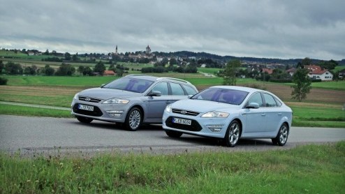 De Ford Mondeo weet met succes al jarenlang vele gezinnen en vertegenwoordigers aan behoorlijk ruim en strak sturend vervoer te helpen. In zijn huidige vorm loopt de Duitse middenklasser alweer drie j
