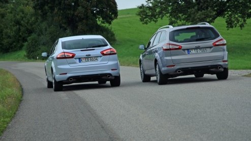 De Ford Mondeo weet met succes al jarenlang vele gezinnen en vertegenwoordigers aan behoorlijk ruim en strak sturend vervoer te helpen. In zijn huidige vorm loopt de Duitse middenklasser alweer drie j