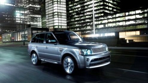 In navolging van de Land Rover Discovery krijgt ook de Range Rover Sport versterking van een nieuwe diesel. Het is de 3.0 TDV6 met 211 pk die zijn voorganger met 2.7 liter inhoud waardig vervangt met 