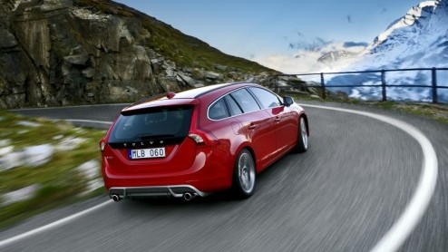 Als Volvo met de S60 en V60 de sportiefste Volvo ooit in handen denkt te hebben, mag een beetje extra hulp van R-Design niet ontbreken. Daartoe pakken de Zweden sportief uit met een sportonderstel en