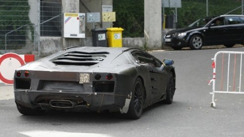 Ook niemand minder dan Lamborghini heeft belangrijk nieuws op de Autosalon van Parijs te melden. De Italianen onthullen een interessant studiemodel wat een voorbode kan zijn van de Murcielago-opvolger