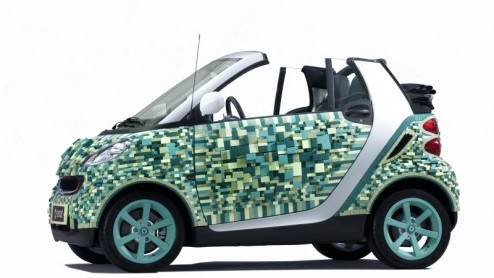 Nou bijna dan. Een smart is normaliter opgebouwd uit een veilige tridion kooi en bedekt met kunststof panelen in diverse kleuren. Smart reed echter langs bij Cartondruck, een producent van verpakkings