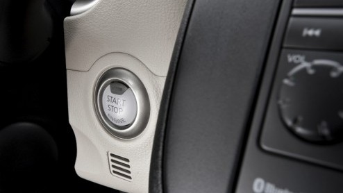 Net op het moment dat we de Nissan Micra bijna zijn vergeten, komen de Japanners met een nieuwe. De vierde generatie gaat in het steeds groter n populairder wordende B-segment langer op het netvlies