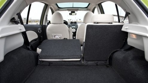 Net op het moment dat we de Nissan Micra bijna zijn vergeten, komen de Japanners met een nieuwe. De vierde generatie gaat in het steeds groter n populairder wordende B-segment langer op het netvlies