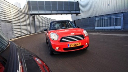 De Mini, -Clubman en -Cabrio hebben allemaal n ding gemeen; je koopt ze voor hun rijplezier en looks, ruimte is gewoon bijzaak. Allemaal leuk en aardig, maar wat nou als je als Mini rijder (al dan n