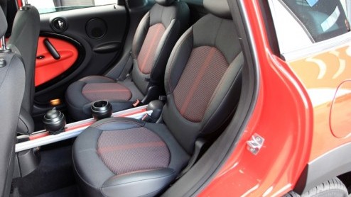 De Mini, -Clubman en -Cabrio hebben allemaal n ding gemeen; je koopt ze voor hun rijplezier en looks, ruimte is gewoon bijzaak. Allemaal leuk en aardig, maar wat nou als je als Mini rijder (al dan n