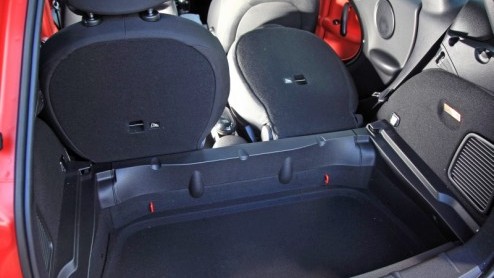 De Mini, -Clubman en -Cabrio hebben allemaal n ding gemeen; je koopt ze voor hun rijplezier en looks, ruimte is gewoon bijzaak. Allemaal leuk en aardig, maar wat nou als je als Mini rijder (al dan n
