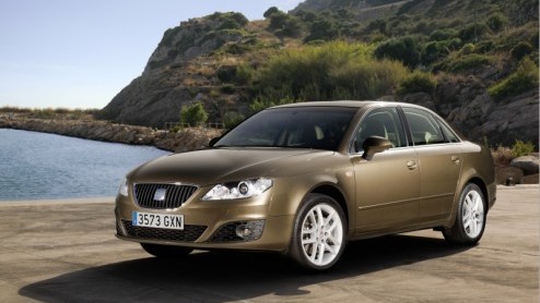 De Seat Exeo mag ook in Parijs worden belicht. Het zakelijke familielied kan voortaan worden besteld met een traploze Multitronic transmissie en heeft door opnieuw gemodelleerd meubilair meer beenruim