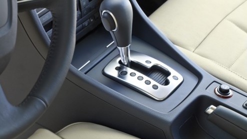 De Seat Exeo mag ook in Parijs worden belicht. Het zakelijke familielied kan voortaan worden besteld met een traploze Multitronic transmissie en heeft door opnieuw gemodelleerd meubilair meer beenruim