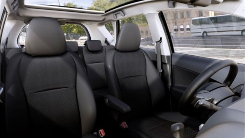 Toyota verblijdt ons in Parijs met een compacte MPV, de Toyota Verso-S. Deze komt begin volgend jaar naar ons land met een zuinige 1.3 VVT-i benzinemotor en een handbak of CVT. Zijn flexibiliteit zit